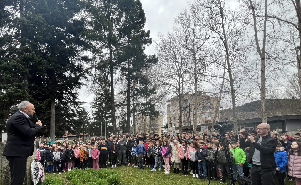Дан школе – полагање венца